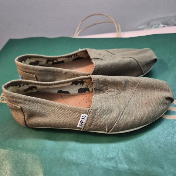 TOMS Khaki Canvas Slip-Ons - Picture 1 of 1